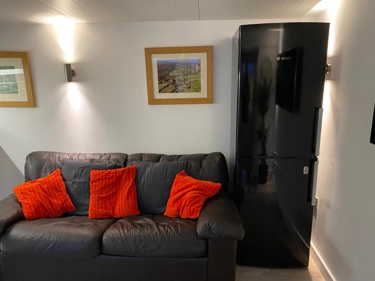 Delightful 1 Bedroom Chalet Throwleigh Exterior photo